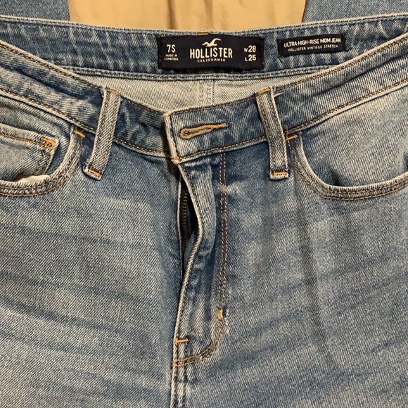 Hollister ultra high rise mom jeans - Picture 3 of 4